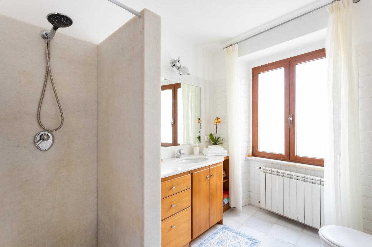 Spacious 3-Bedroom Apartment With Courtyard In Tempio Pausania - Perfect For Families Exterior foto