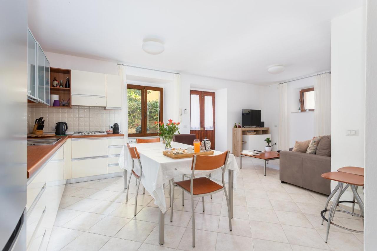 Spacious 3-Bedroom Apartment With Courtyard In Tempio Pausania - Perfect For Families Exterior foto