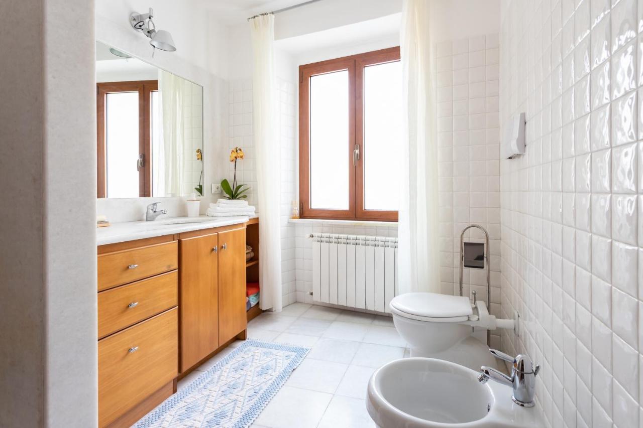 Spacious 3-Bedroom Apartment With Courtyard In Tempio Pausania - Perfect For Families Exterior foto