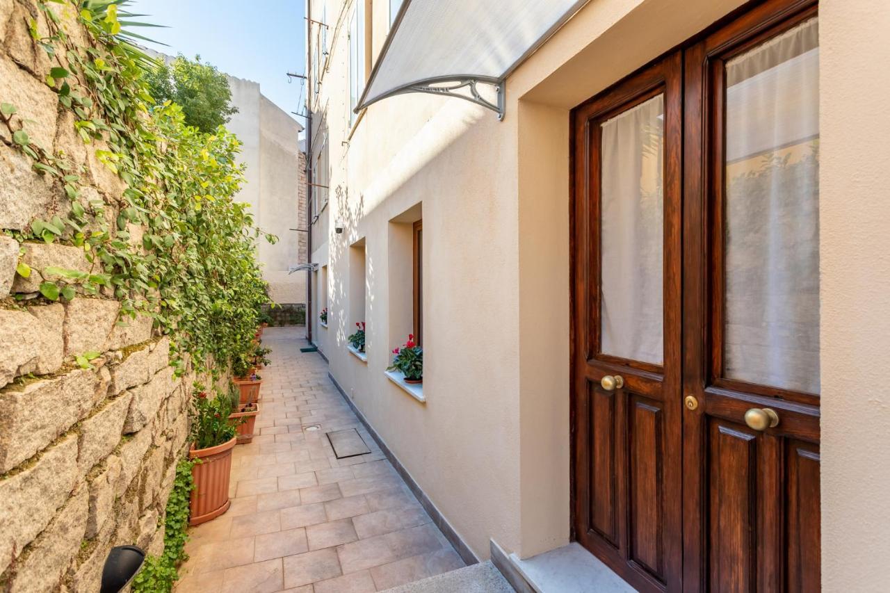 Spacious 3-Bedroom Apartment With Courtyard In Tempio Pausania - Perfect For Families Exterior foto